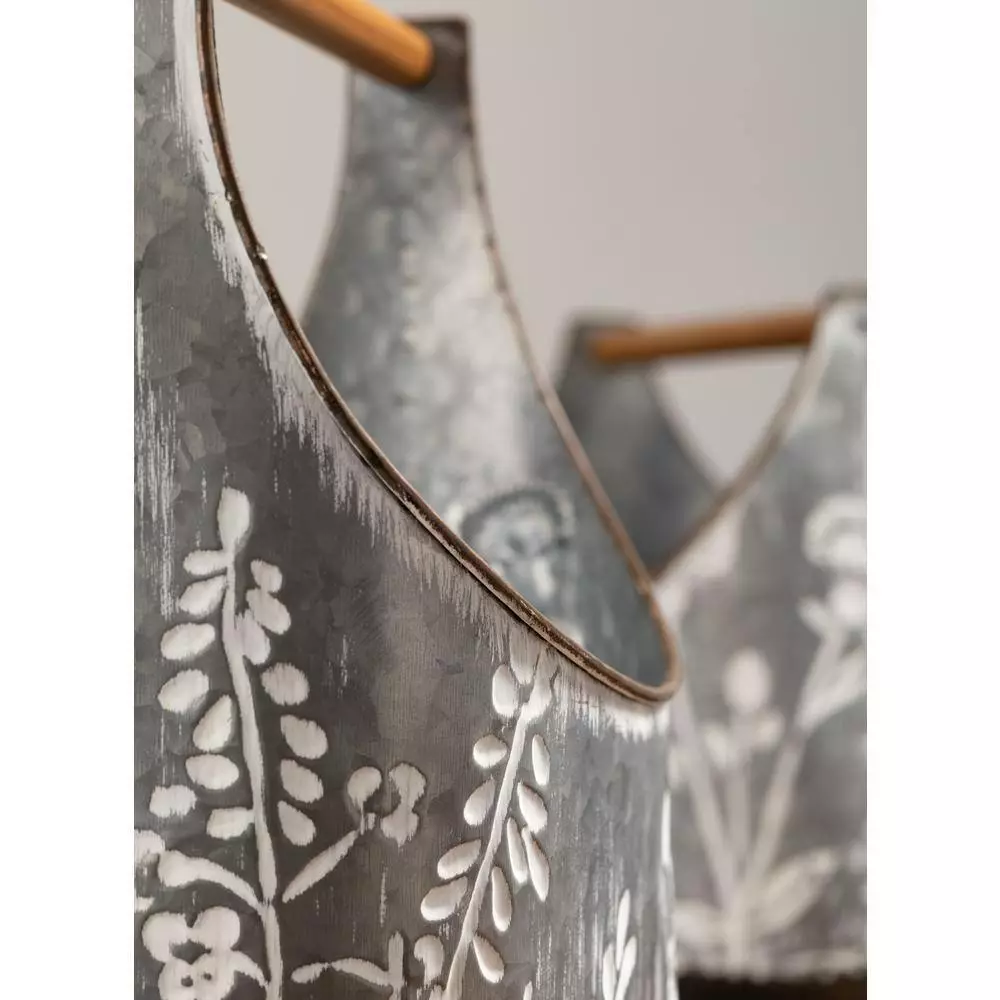 SULLIVANS Whitewashed Metal Flower Trug With Handles (Set of 2) 6 SULLIVANS Whitewashed Metal Flower Trug With Handles (Set of 2) - Image 4